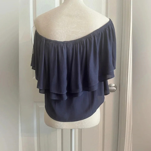 LUSH-Navy Blue Off The‎ Shoulder Ruffled Crop Top - Picture 3 of 9